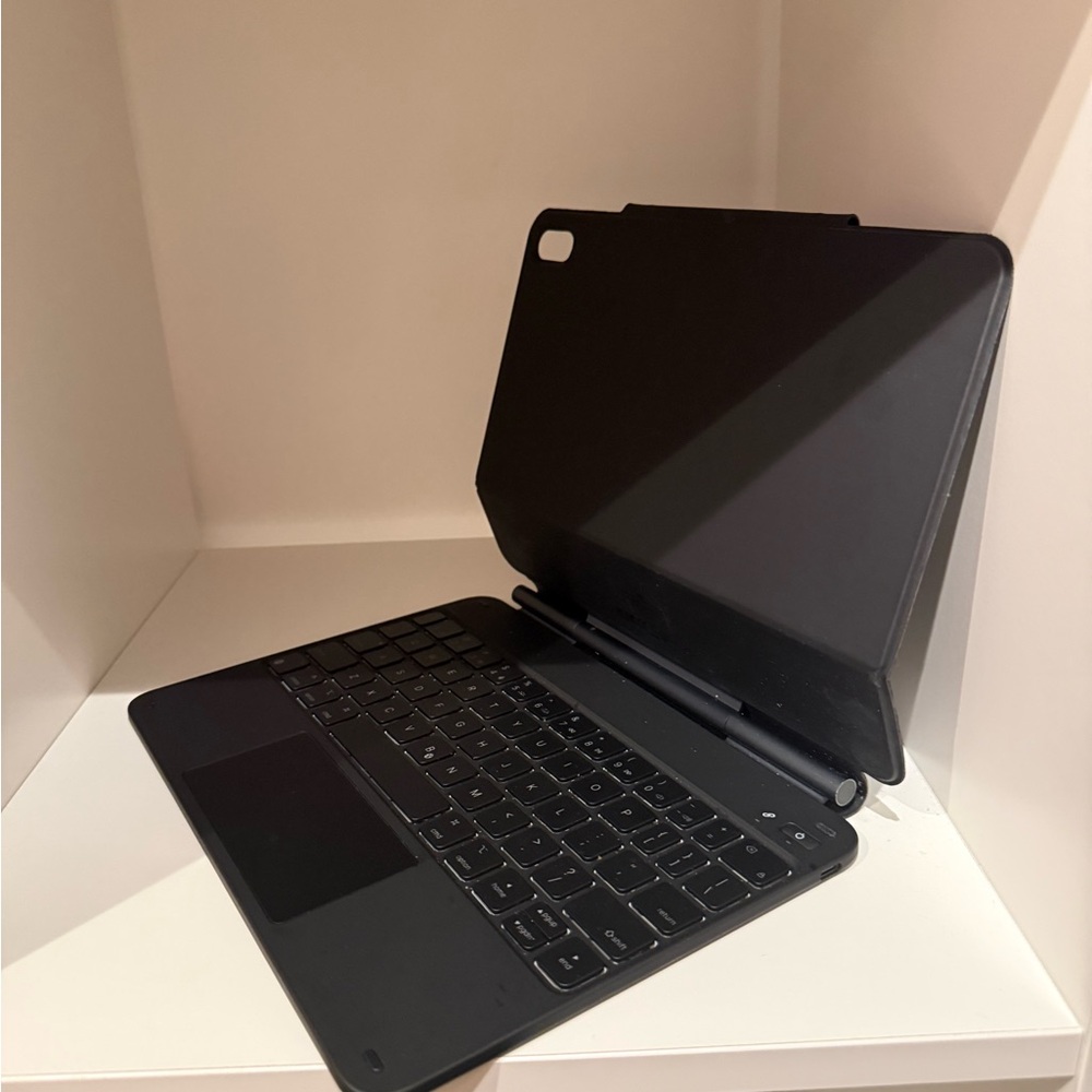 Black IPad Keyboard Case - Picture 2 of 9